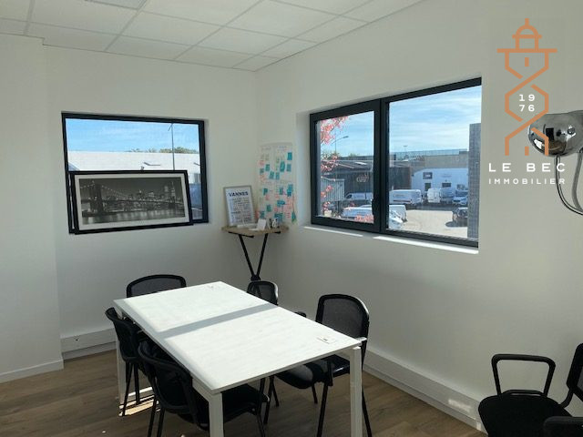 Bien: Plateau de bureaux situé au coeur de la zone commerciale du Poulfanc