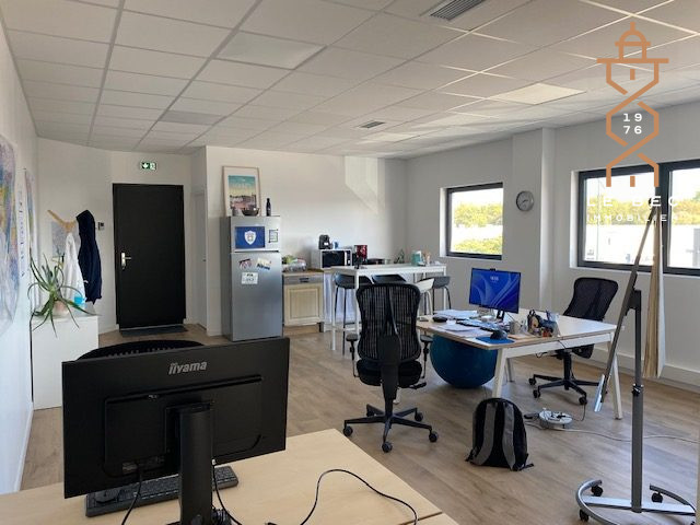 Bien: Plateau de bureaux situé au coeur de la zone commerciale du Poulfanc