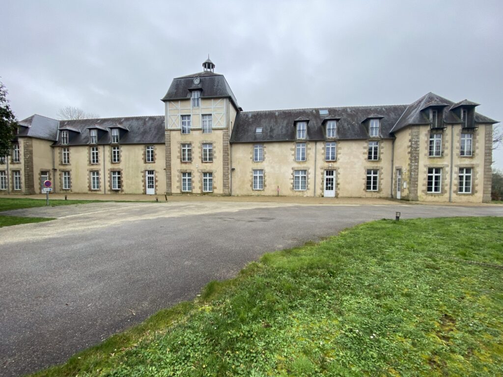 Bien: Appartement 94m², au Rez de Chaussée d'un Château rénové à Baden.