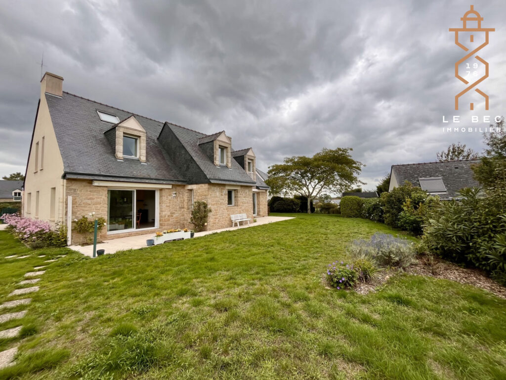 Bien: LA TRINITE SUR MER : Maison 7 chambres de 230 m² habitable sur 1055 m² de terrain