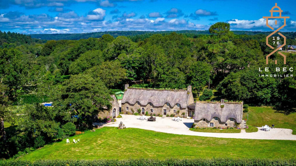 Bien: Propriété de charme à vendre, avec piscine et dépendances en bordure du Blavet