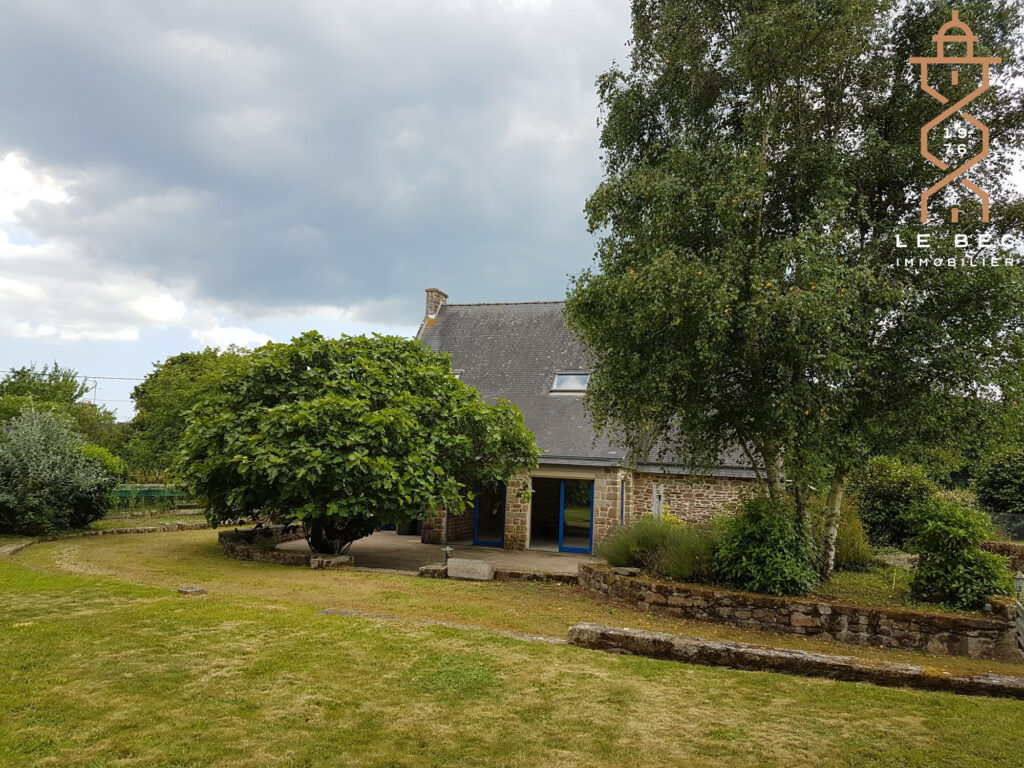 Bien: Maison en pierre rénovée de 150 m2, à Locoal-Mendon