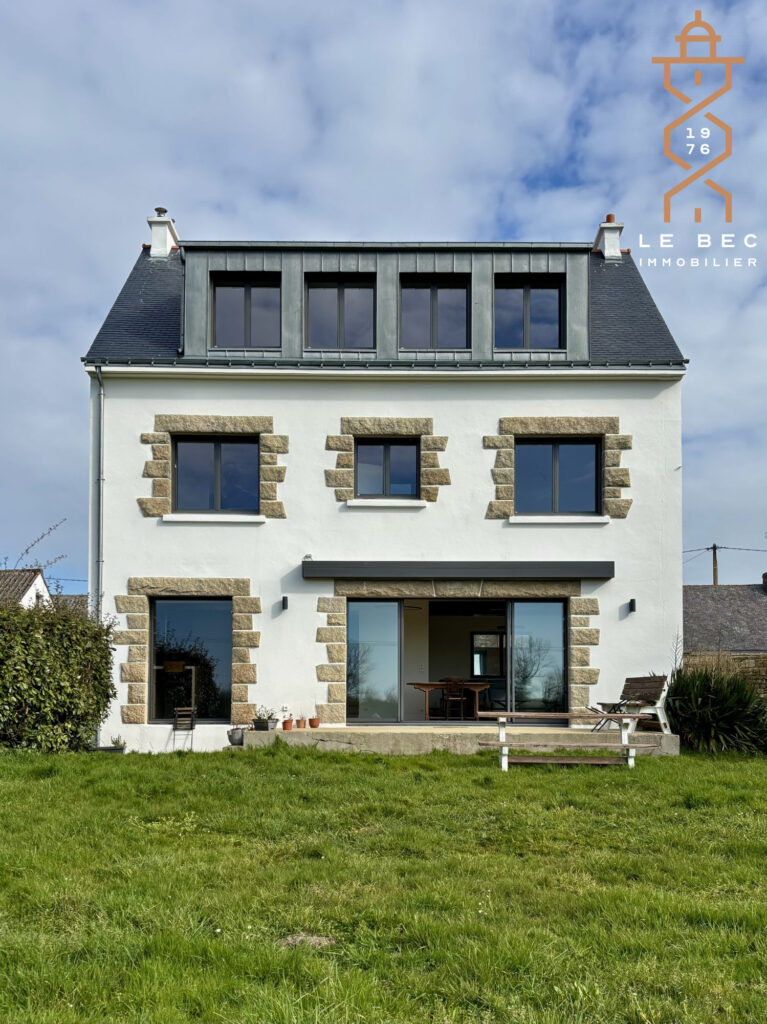 Bien: A vendre maison de 178 m² entièrement rénovée à Plouhinec