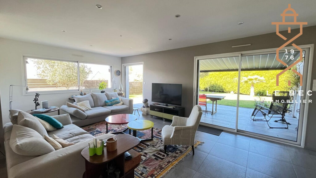 Bien: Maison à vendre, 5 Chambres à PLOUHARNEL