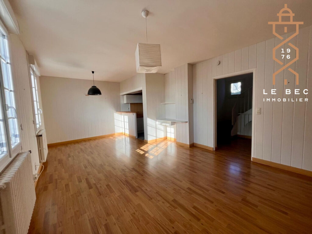 Bien: Maison à Vendre, Bourg de Carnac