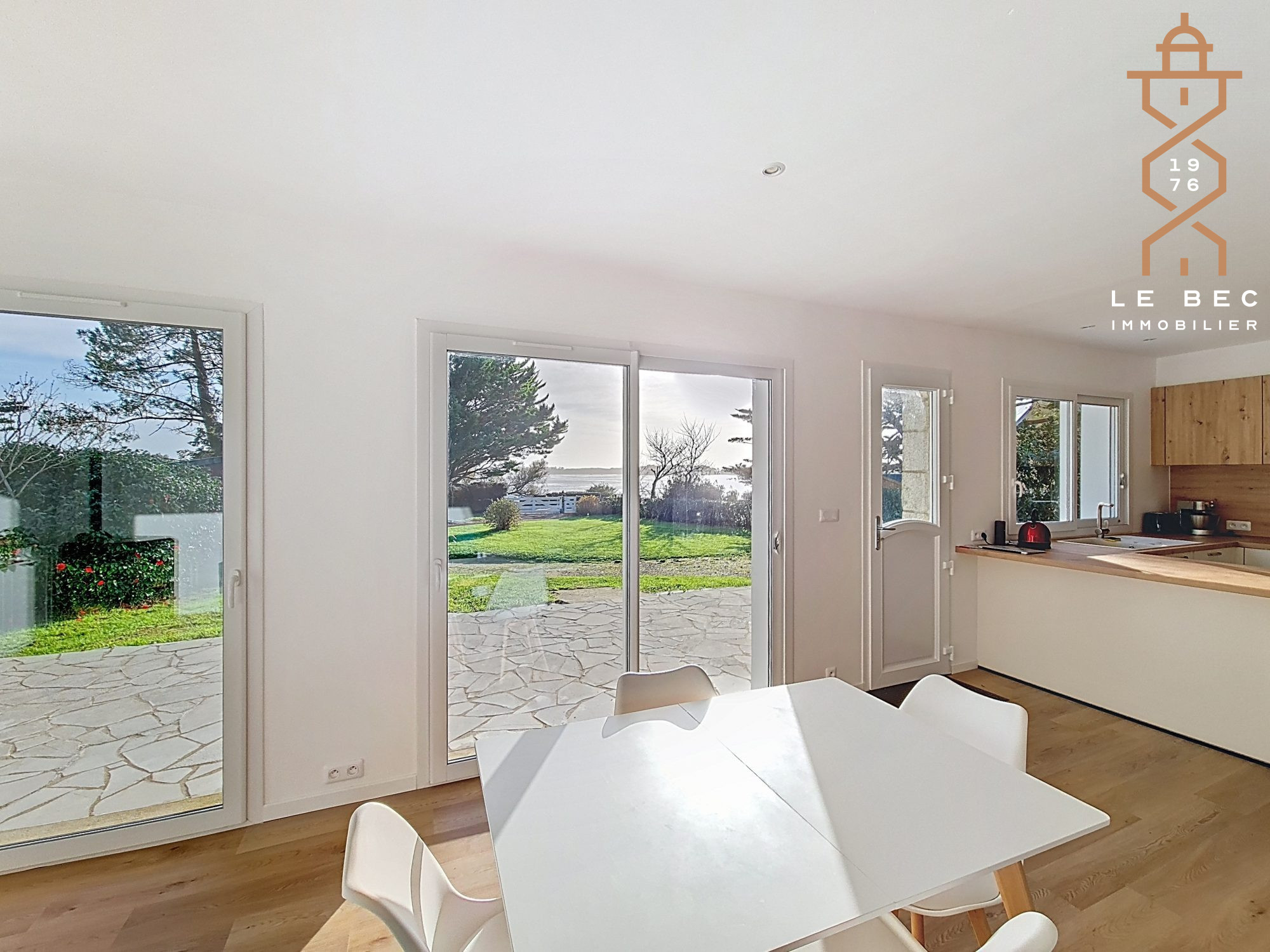 Bien: Maison rénovée vue sur Ria, 3 chambres, à vendre à Locoal-Mendon