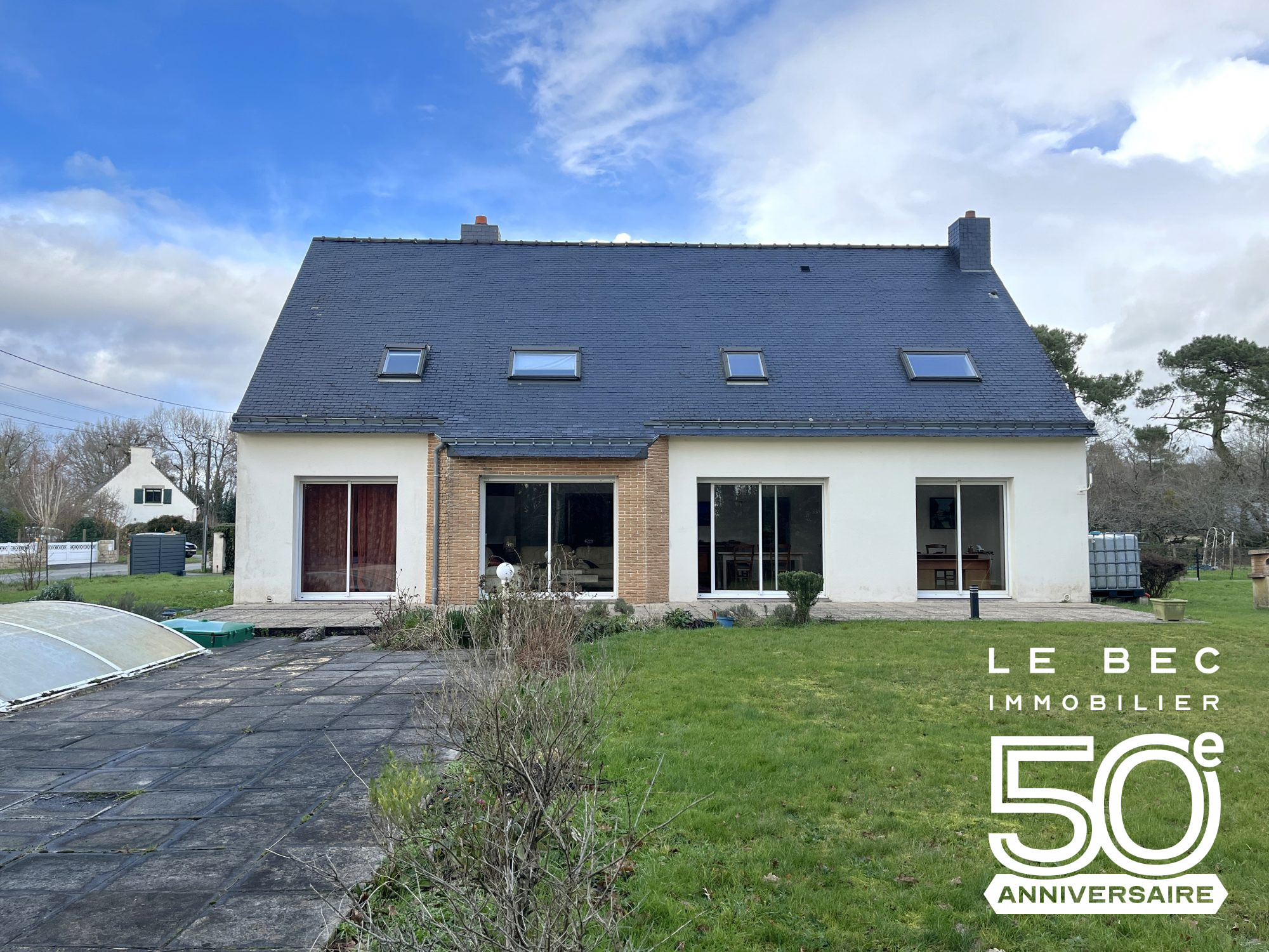 Bien: Maison familiale spacieuse sur terrain de 5800m² à Vendre - PLOUGOUMELEN
