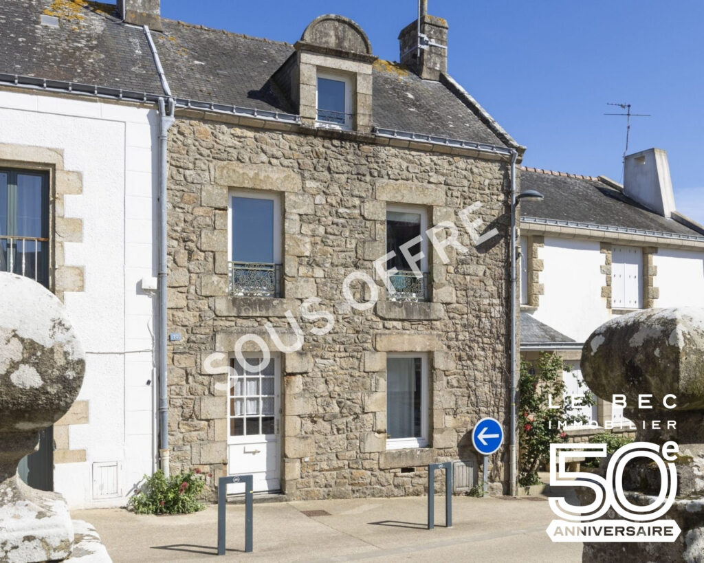 Bien: Charmante maison en pierre, à Vendre au Bourg de Carnac