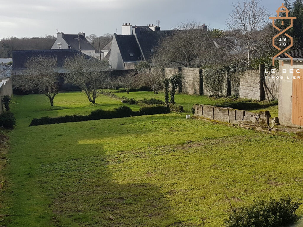 Bien: Terrain constructible à vendre, 694 m² dans le bourg de Belz